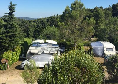 Le Mas de Lignières - centre naturiste - Cesseras dans l'Hérault - caravanes